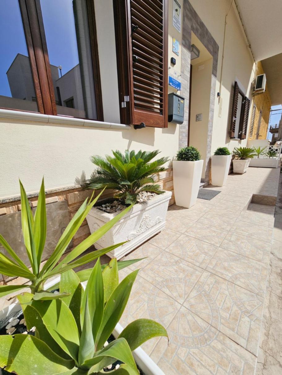 Perla Del Sud - Guest House LMP Exteriör bild